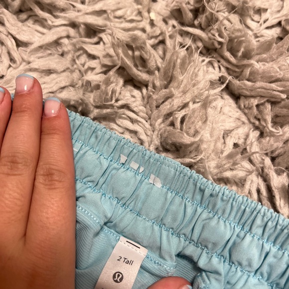 Lululemon Hotty Hot shorts 4” inseam size 2 icing blue ALL SOLD OUT - Picture 4 of 9